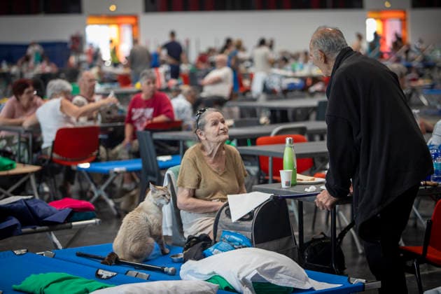 Thousands Of Gironde Wildfire Evacuees Sheltered At The Bordeaux Exhibition Centre Thousands of people evacuated from their homes rest at the Bordeaux Exhibition Centre, which has been converted into a temporary emergency shelter following a major wildfire affecting the Gironde department in southwestern France on Saturday. French authorities have transformed the exhibition halls into an emergency reception facility to accommodate families displaced from several municipalities, providing medical assistance, food and psychological support, while firefighters continue efforts to contain the fire, which has forced the evacuation of tens of thousands of people. In Bordeaux, France, on July 26, 2026. Burdeaux France  Copyright: xAlbertxLlopx originalFilename: salame-thousand260726_np3gf.jpg