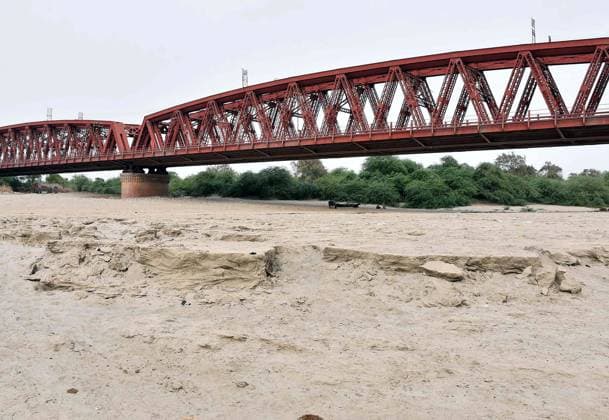 July 26, 2026, Pakistan: Indus River Water Levels Critically Low Near Hyderabad Amid Future Shortage Risks Pakistan  - ZUMAas3_ 20260726_zaf_as3_047 Copyright: xPPIx