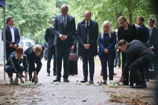 Berlin, Deutschland, 26.07.2026: Auto fährt bei CSD in Menschenmenge: Bundeskanzler Friedrich Merz (CDU) besichtigt am Tag nach dem Anschlag mit Mitgliedern seines Kabinetts und Vertretern des Berliner Senats den Tatort *** Berlin, Germany, July 26, 2026: A car plows into a crowd during CSD. The day after the attack, Chancellor Friedrich Merz of the CDU visits the scene of the crime with members of his cabinet and representatives of the Berlin Senate. Copyright: xdtsxNachrichtenagenturx dts_128598