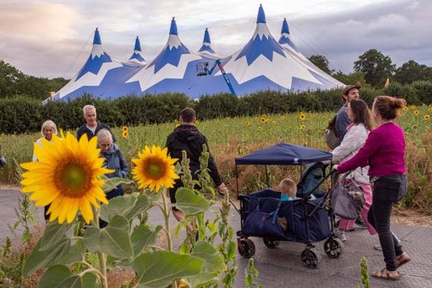 July 26, 2026, Corsham, Wiltshire, England: Festival goers enjoy a sunny Saturday at WOMAD Festival at Neston Park in Wiltshire. Corsham United Kingdom  - ZUMAr169 20260726_zip_r169_023 Copyright: xRodxHarbinsonx
