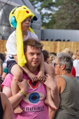 July 26, 2026, Corsham, Wiltshire, England: Festival goers enjoy a sunny Saturday at WOMAD Festival at Neston Park in Wiltshire. Corsham United Kingdom  - ZUMAr169 20260726_zip_r169_008 Copyright: xRodxHarbinsonx