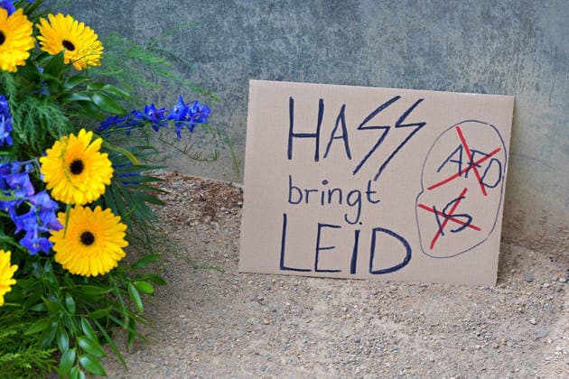 26.07.2026,Berlin,Blick auf das Stadtgeschehen am Tag nach dem terroristischen Anschlag beim gestrigen CSD.Denkmal für die im Nationalsozialismus verfolgten Homosexuellen *** July 26, 2026, Berlin: A look at city life the day after yesterday’s terrorist attack at the CSD memorial for homosexuals persecuted under National Socialism