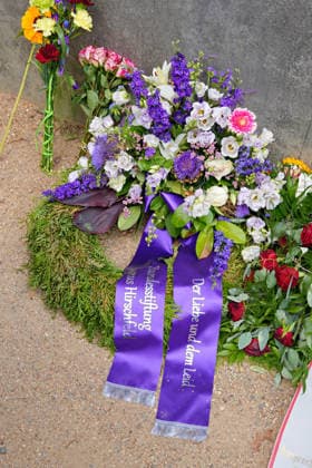 26.07.2026,Berlin,Blick auf das Stadtgeschehen am Tag nach dem terroristischen Anschlag beim gestrigen CSD.Denkmal für die im Nationalsozialismus verfolgten Homosexuellen *** July 26, 2026, Berlin: A look at city life the day after yesterday’s terrorist attack at the CSD memorial for homosexuals persecuted under National Socialism