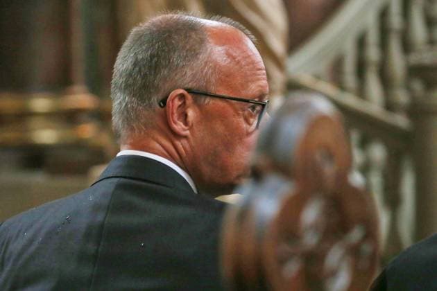 Berlin, Deutschland, 26.07.2026: Marienkirche Berlin: Auto fährt bei CSD in Menschenmenge: Bundeskanzler Friedrich Merz (CDU) bei einer Gedenkveranstaltung in einer Kirche. *** Berlin, Germany, July 26, 2026: St. Mary s Church, Berlin; Car drives into crowd during CSD; Federal Chancellor Friedrich Merz (CDU) at a memorial service in a church Copyright: xdtsxNachrichtenagenturx dts_128601