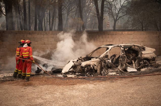 The Tiétar Valley in Ávila saw the most firefighting activity overnight. UME personnel extinguishing fires in homes and warehouses in Piedralaves during the Burgohondo fire on July 26, 2026, in Piedralaves, Ávila, Castile and León, Spain. Lieutenant Colonel Alfonso Arribas, commander of the First Emergency Response Battalion of the Military Emergency Unit (UME), stated that the Tiétar Valley, in the province of Ávila, was the sector with the most activity overnight and stated that conditions this Sunday appear to be more favorable than yesterday’s, when efforts were focused on self-protection. Today we’ll be able to devote more effort to that direct attack, and it will give us more opportunities to reduce the intensity. JULY 26, 2026 Fer  Copyright: xFernandoxSanchezx 7688837