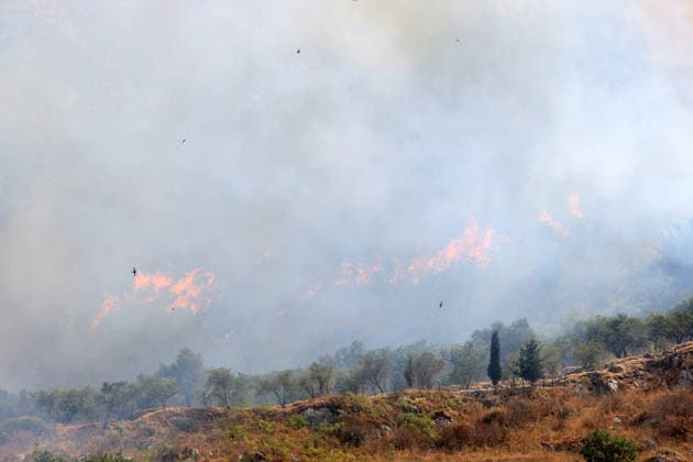 Firefighters battle wildfire near Italy s Palermo PALERMO, ITALY - JULY 26: Firefighter crews launched an aerial and ground response to contain a wildfire that broke out in scrubland near Torretta, outside Palermo on the island of Sicily, Italy on July 26, 2026. Fire engines and two firefighting aircraft were deployed as the blaze threatened nearby residential areas. Alberto Lo Bianco Anadolu Sicily Italy. Editorial use only. Please get in touch for any other usage.  Copyright: x2026xAnadoluxAlbertoxLoxBiancox