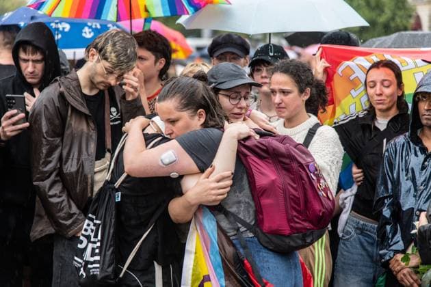 July 26, 2026, Berlin, Germany: BERLIN, GERMANY Ã¢â‚¬ JULY 26, 2026: People attend a vigil at the Brandenburg Gate in Berlin, Germany, following the deadly attack near the city s Christopher Street Day Pride celebrations a day earlier. Mourners laid flowers, candles, signs and LGBTQ+ pride flags in memory of the victims after a vehicle drove into a crowd, killing one person and injuring dozens. German authorities continued searching for the main suspect, identified as Abdul Ballout, whom police said had ties to Islamist extremist circles. Berlin Germany - ZUMAq101 20260726_zna_q101_100 Copyright: xAndro SxTrujillox