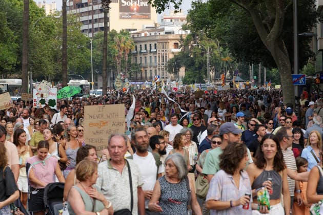 Protest Against Overtourism in Palma de Mallorca: Dozens of people took part in a protest against overtourism on July 26, 2026, in Palma de Mallorca, Balearic Islands, Spain. The Menys Turisme, Més Vida platform organized the demonstration under the slogan Mallorca at Its Limit to highlight the difficulties in accessing housing, the strain on infrastructure and public services, and the pressure from tourism and urban development that the island is facing. JULY 26, 2026 Tomàs Moyà Palma de Mallorca Balearic Islands Palma de Mallorca Balearic Islands Spain  Copyright: xTomÃ sxMoyÃ x 7688864