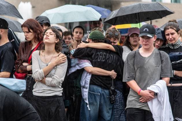 July 26, 2026, Berlin, Germany: BERLIN, GERMANY Ã¢â‚¬ JULY 26, 2026: People attend a vigil at the Brandenburg Gate in Berlin, Germany, following the deadly attack near the city s Christopher Street Day Pride celebrations a day earlier. Mourners laid flowers, candles, signs and LGBTQ+ pride flags in memory of the victims after a vehicle drove into a crowd, killing one person and injuring dozens. German authorities continued searching for the main suspect, identified as Abdul Ballout, whom police said had ties to Islamist extremist circles. Berlin Germany - ZUMAq101 20260726_zna_q101_112 Copyright: xAndro SxTrujillox