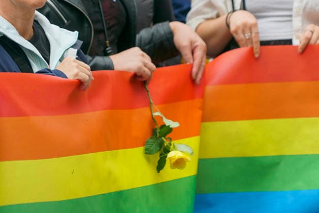 CNTV AMOKLAUF- Mahnwache anlässlich des CSD Anschlages in Berlin Hamburg Neuer Jungfernstieg 26.07.2026 Ca. 800 Menschen nahmen heute nachmittag am Ufer der Binnenalster am neuen Jungfernstieg an einer Mahnwache für die Opfer des Anschalges beim CSD in Berlin teil. Die Veranstaltung wurde von einem groessren Polizeiaufgebot geschuetzt Hamburg Deutschland *** CNTV AMOKLAUF Vigil in Memory of the CSD Attack in Berlin Hamburg Neuer Jungfernstieg July 26, 2026 Approximately 800 people gathered this afternoon on the banks of the Binnenalster at Neuer Jungfernstieg for a vigil in memory of the victims of the attack at the CSD in Berlin. The event was protected by a large police presence. Hamburg, Germany