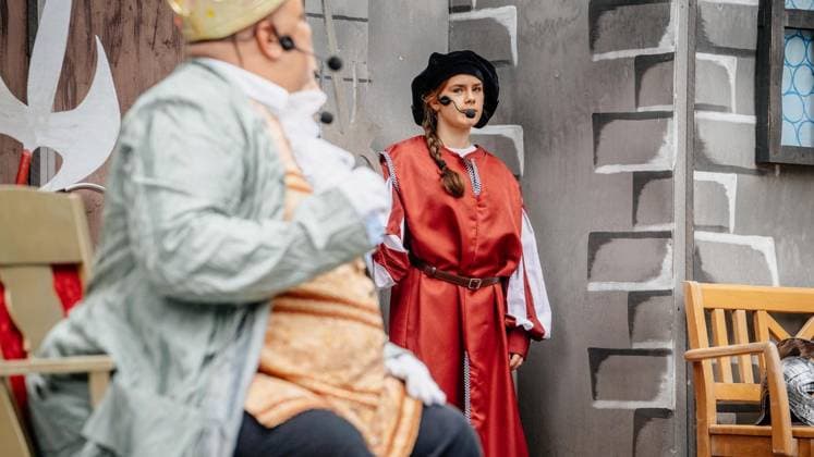 Märchenspiele 2026 der Volksbühne Wattenscheid: Generalprobe von König Drosselbart (Spielzeit vom 27. bis 31. Juli). Am 26.07.2026 in Bochum ** NUR FÜR REDAKTIONELLE ZWECKE ** EDITORIAL USE ONLY **<p>Märchenspiele 2026 der Volksbühne Wattenscheid: Generalprobe von König Drosselbart (Spielzeit vom 27. bis 31. Juli). Am 26.07.2026 in Bochum Bochum Copyright: ChristophxJendral *** 2026 Fairy Tale Plays at the Volksbühne Wattenscheid: Dress Rehearsal for *King Thrushbeard*; Running from July 27 to 31; On July 26, 2026, in Bochum ** FOR EDITORIAL USE ONLY ** EDITORIAL USE ONLY ** p Wattenscheid Volksbühne’s 2026 Fairy Tale Festival: Dress Rehearsal for *King Drosselbart*; Running from July 27 to 31; On July 26, 2026, in Bochum; Boch Copyright: ChristophxJendral doc86vy7dhcwmgfqfcaiwt ,EDITORIAL USE ONLY