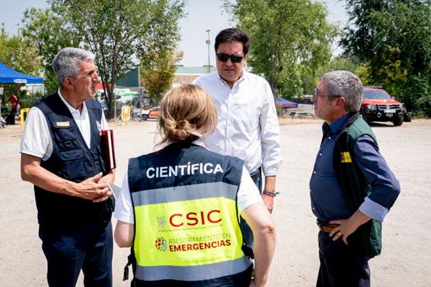 Sara Aagesen and Óscar López Visit the Forward Command Post in Navalcarnero Óscar López, Minister for Digital Transformation and the Civil Service, during a visit to the forward command post set up to coordinate firefighting efforts for the forest fire in the western mountains, on July 26, 2026, in Navalcarnero, Madrid, Spain. Aagesen and López meet with the heads of the emergency and coordination teams working on the fires affecting several towns in the Community of Madrid and the provinces of Toledo and Ávila. JULY 26, 2026. Navalcarnero, Madrid, Spain.  Copyright: xA.xPÃ rezxMecax 7688889