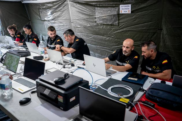 Sara Aagesen and Óscar López visit the forward command post in Navalcarnero. The forward command post was set up to centralize efforts to extinguish the forest fire in the western mountains on July 26, 2026, in Navalcarnero, Madrid, Spain. Aagesen and López meet with the heads of the emergency and coordination teams working on the fires affecting several towns in the Community of Madrid and the provinces of Toledo and Ávila. JULY 26, 2026. In Navalcarnero, Madrid. Navalcarnero, Madrid, Spain  Copyright: xA.xPÃ rezxMecax 7688898