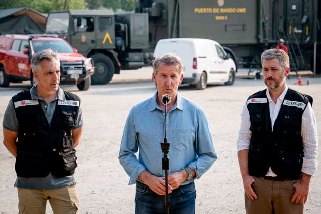 Feijóo Visits the Forward Command Post in Navalcarnero Alberto Núnez Feijóo, president of the Popular Party, speaks to the media during his visit to the forward command post in Navalcarnero regarding the wildfires in the western mountains of the Community of Madrid, on July 26, 2206, in Navalcarnero, Madrid, Spain. The wildfires ravaging the western mountains of the Community of Madrid and the provinces of Ávila and Toledo have burned 77,000 hectares and span a perimeter of 280 kilometers, according to data provided by Civil Protection July 26, 2026, in Navalcarnero, Madrid, Spain  Copyright: xA.xPÃ rezxMecax 7688920