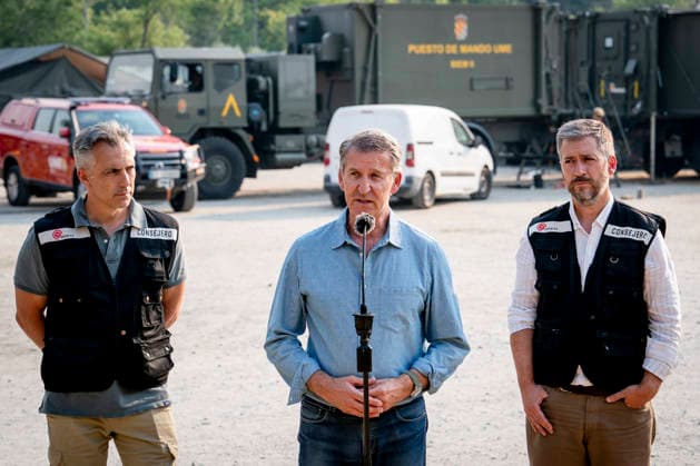 Feijóo Visits the Forward Command Post in Navalcarnero Alberto Núnez Feijóo, president of the Popular Party, speaks to the media during his visit to the forward command post in Navalcarnero regarding the wildfires in the western mountains of the Community of Madrid, on July 26, 2206, in Navalcarnero, Madrid, Spain. The wildfires ravaging the western mountains of the Community of Madrid and the provinces of Ávila and Toledo have burned 77,000 hectares and span a perimeter of 280 kilometers, according to data provided by Civil Protection July 26, 2026, in Navalcarnero, Madrid, Spain  Copyright: xA.xPÃ rezxMecax 7688921