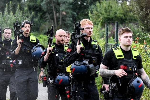 Anschlag CSD Spandau ** NUR FÜR REDAKTIONELLE ZWECKE ** EDITORIAL USE ONLY **<p>Am 26. Juli 2026 wurde in Berlin Spandau der Attentäter vom Berliner CSD erschossen. Deutschland Berlin Berlin Copyright: SergejxGlanze *** CSD Spandau Shooting ** FOR EDITORIAL PURPOSES ONLY ** EDITORIAL USE ONLY ** p On July 26, 2026, the assailant from the Berlin CSD was shot and killed in Berlin-Spandau, Germany. Berlin, Berlin. Copyright SergejxGlanze Copyright: SergejxGlanze doc86vyvzul96gq81e0slz ,EDITORIAL USE ONLY