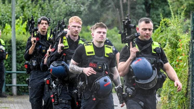 Anschlag CSD Spandau ** NUR FÜR REDAKTIONELLE ZWECKE ** EDITORIAL USE ONLY **<p>Am 26. Juli 2026 wurde in Berlin Spandau der Attentäter vom Berliner CSD erschossen. Deutschland Berlin Berlin Copyright: SergejxGlanze *** CSD Spandau Shooting ** FOR EDITORIAL PURPOSES ONLY ** EDITORIAL USE ONLY ** p On July 26, 2026, the assailant from the Berlin CSD was shot and killed in Berlin-Spandau, Germany. Berlin, Berlin. Copyright SergejxGlanze Copyright: SergejxGlanze doc86vyw1csvatdpeokski ,EDITORIAL USE ONLY