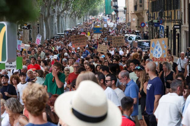 Protest Against Overtourism in Palma de Mallorca: Dozens of people took part in a protest against overtourism on July 26, 2026, in Palma de Mallorca, Balearic Islands, Spain. The Menys Turisme, Més Vida platform organized the demonstration under the slogan Mallorca at Its Limit to highlight the difficulties in accessing housing, the strain on infrastructure and public services, and the pressure from tourism and urban development that the island is facing. JULY 26, 2026 Tomàs Moyà Palma de Mallorca Balearic Islands Palma de Mallorca Balearic Islands Spain  Copyright: xTomÃ sxMoyÃ x 7688932