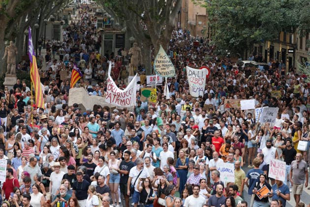 Protest Against Overtourism in Palma de Mallorca: Dozens of people took part in a protest against overtourism on July 26, 2026, in Palma de Mallorca, Balearic Islands, Spain. The Menys Turisme, Més Vida platform organized the demonstration under the slogan Mallorca at Its Limit to highlight the difficulties in accessing housing, the strain on infrastructure and public services, and the pressure from tourism and urban development that the island is facing. JULY 26, 2026 Tomàs Moyà Palma de Mallorca Balearic Islands Palma de Mallorca Balearic Islands Spain  Copyright: xTomÃ sxMoyÃ x 7688933