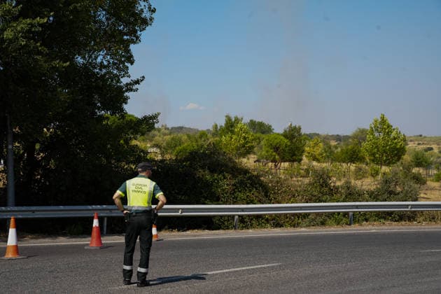 Spain continue to evacuate villages due to the wildfires MADRID, SPAIN - JULY 26: Spanish authorities still try to control the massive fires west of the capital, as they continue to evacuate more than 47 villages and towns in central and western Spain due to the ongoing fires, which are being aided by strong winds in Madrid, Spain on July 26, 2026. Muath Hamed Anadolu Madrid Spain. Editorial use only. Please get in touch for any other usage.  Copyright: x2026xAnadoluxMuathxHamedx
