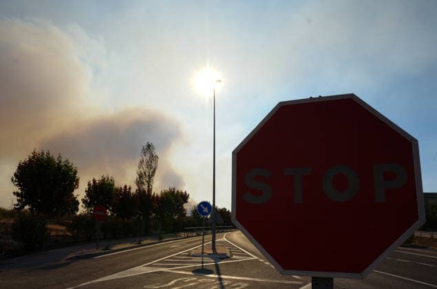 Spain continue to evacuate villages due to the wildfires MADRID, SPAIN - JULY 26: Spanish authorities still try to control the massive fires west of the capital, as they continue to evacuate more than 47 villages and towns in central and western Spain due to the ongoing fires, which are being aided by strong winds in Madrid, Spain on July 26, 2026. Muath Hamed Anadolu Madrid Spain. Editorial use only. Please get in touch for any other usage.  Copyright: x2026xAnadoluxMuathxHamedx