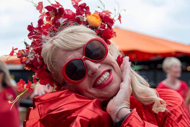 The Most Wuthering Heights Day Ever in London, UK - 26 Jul 2026 A woman seen dressed as Kate Bush poses for a photo during a rehearsal before the performance of the Most Wuthering Heights Day Ever in Folkstone. Hundreds of people attended the annual event called The Most Wuthering Heights Ever 2026 in Folkstone. It is one of the biggest Kate Bush gatherings in the country. People come from as far as New Zealand, USA and Costa Rica to join to the performance. London United Kingdom Copyright: xKrisztianxElekx xSOPAxImagesx SSS_20260726_KATE_BUSH_0011005024