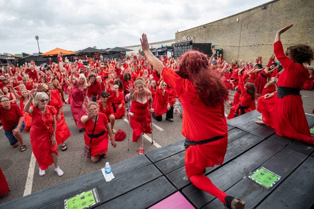 The Most Wuthering Day Ever in Folkestone, UK - 26 Jul 2026 Participants dressed as Cathy takes part in rehearsals of the Most Wuthering Heights Day Ever in Folkestone. Folkestone once again hosted The Most Wuthering Heights Day Ever, as hundreds of participants dressed in flowing red gathered to recreate the iconic dance from Kate Bush s 1978 hit, Wuthering Heights. Continuing a tradition that began in 2018, the event welcomed both returning dancers and newcomers, celebrating music, creativity, and community while transforming the Harbour Arm into a sea of red. Folkstone United Kingdom Copyright: xJamesxWilloughbyx xSOPAxImagesx JWILLOUGHBY_3089