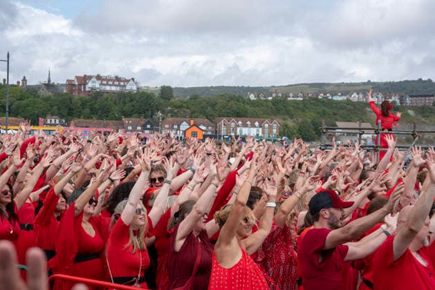 The Most Wuthering Heights Day Ever in London, UK - 26 Jul 2026 Dancers seen dressed as Kate Bush during the Most Wuthering Heights Day Ever performance in Folkstone. Hundreds of people attended the annual event called The Most Wuthering Heights Ever 2026 in Folkstone. It is one of the biggest Kate Bush gatherings in the country. People come from as far as New Zealand, USA and Costa Rica to join to the performance. London United Kingdom Copyright: xKrisztianxElekx xSOPAxImagesx SSS_20260726_KATE_BUSH_0011005077