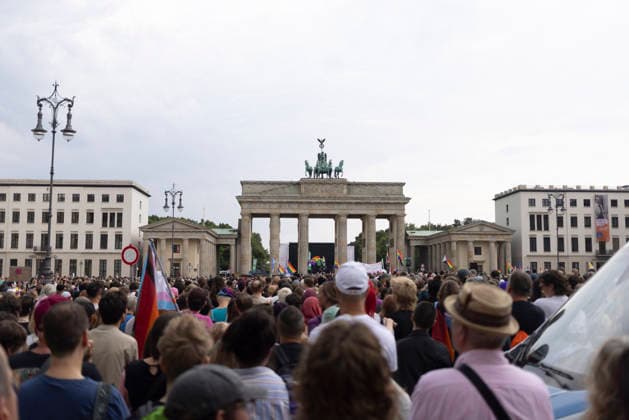 July 26, 2026, Berlin, Berlin, Germany: A vigil was held at Brandenburg Gate in Berlin in solidarity with those affected by the attack following Christopher Street Day (CSD), and with the victimsÃ¢â‚¬â ¢ families and friends. Members of the LGBTQIA+ community and allies gathered to mourn, express their anger, and turn grief into resistance against hatred and discrimination. Berlin Germany - ZUMAb284 20260726_zip_b284_009 Copyright: xZairaxBiaginix