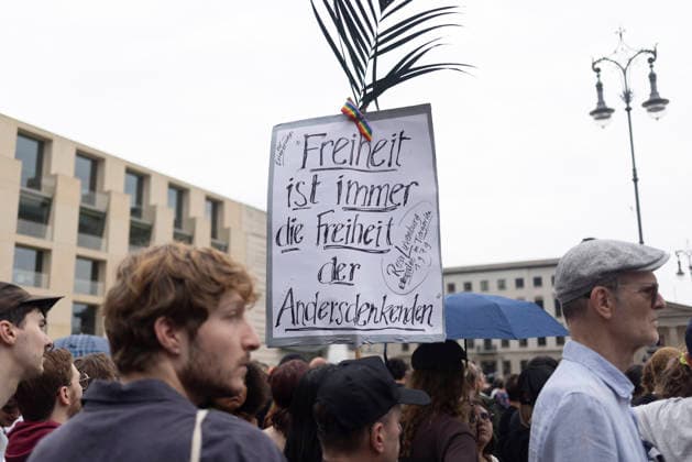 July 26, 2026, Berlin, Berlin, Germany: A vigil was held at Brandenburg Gate in Berlin in solidarity with those affected by the attack following Christopher Street Day (CSD), and with the victimsÃ¢â‚¬â ¢ families and friends. Members of the LGBTQIA+ community and allies gathered to mourn, express their anger, and turn grief into resistance against hatred and discrimination. Berlin Germany - ZUMAb284 20260726_zip_b284_027 Copyright: xZairaxBiaginix
