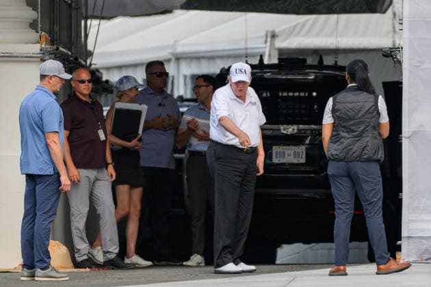 July 26, 2026, Washington, District Of Columbia, United States: President DONALD TRUMP examines recent renovations and construction projects at the North Portico of the White House after returning from a day at Trump National Golf Club in Sterling, Virginia. Washington United States - ZUMAk206 20260726_znp_k206_005 Copyright: xMattxKaminskyx