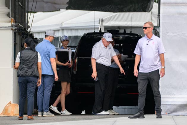 July 26, 2026, Washington, District Of Columbia, United States: President DONALD TRUMP examines recent renovations and construction projects at the North Portico of the White House after returning from a day at Trump National Golf Club in Sterling, Virginia. Washington United States - ZUMAk206 20260726_znp_k206_007 Copyright: xMattxKaminskyx