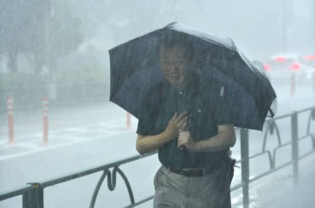 Sudden summer thunderstorm interrupts relief from Tokyo heat TOKYO, JAPAN - JULY 26 : A pedestrian walks under heavy rain during a summer thunderstorm in Tokyo, Japan, on July 26, 2026. The Japan Meteorological Agency issued a thunderstorm advisory for parts of the capital as unstable weather followed a period of intense summer heat. David Mareuil Anadolu Tokyo Japan. Editorial use only. Please get in touch for any other usage.  Copyright: x2026xAnadoluxDavidxMareuilx