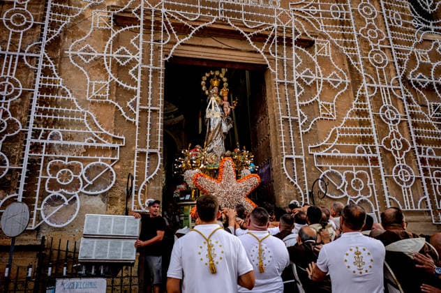 Solemn Procession of Our Lady of Mount Carmel in Palermo PALERMO, ITALY - JULY 26: Solemn Procession of the Silver Statue of the Our Lady of Mount Carmel from the Church of Carmine Maggiore, through the Old Ballaro Market and through the streets of the city, organised by the Venerable Confraternity of Our Lady of Mount Carmel, founded in 1735 on July 26, 2026 in Palermo, Italy. Palermo Sicily Italy Copyright: xStefanoxMontesix