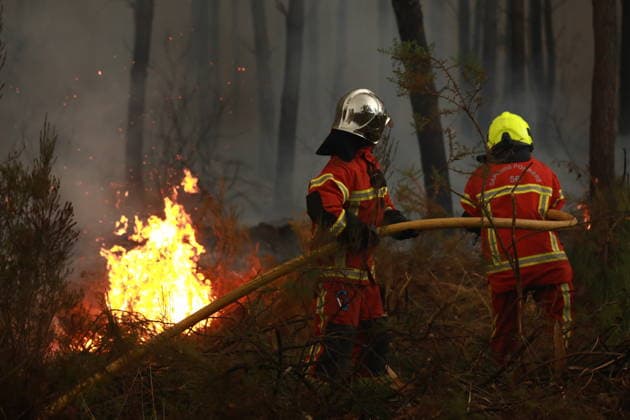 Firefighting operation continues as wildfire burns in Saint-Jean-d Illac, France SAINT-JEAN-D ILLAC, FRANCE - JULY 26: Firefighting operations continue as a wildfire burns near Saint-Jean-d Illac in southwestern France on July 26, 2026. Fire engines, heavy machinery and a firefighting helicopter are deployed to contain the blaze, while firefighters battle the fire on the ground. French Interior Minister Laurent Nunez warns that the situation remains highly unfavorable. Mohamad Salaheldin Abdelghani Alsayed Anadolu Saint-Jean-d Illac France. Editorial use only. Please get in touch for any other usage.  Copyright: x2026xAnadoluxMohamadxSalaheldinxAbdelghanixAlsayedx