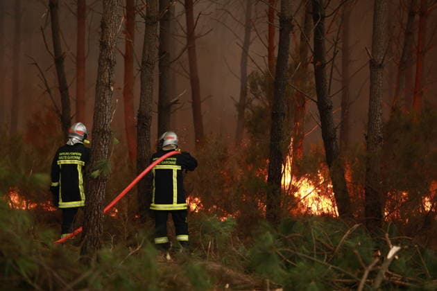 Firefighting operation continues as wildfire burns in Saint-Jean-d Illac, France SAINT-JEAN-D ILLAC, FRANCE - JULY 26: Firefighting operations continue as a wildfire burns near Saint-Jean-d Illac in southwestern France on July 26, 2026. Fire engines, heavy machinery and a firefighting helicopter are deployed to contain the blaze, while firefighters battle the fire on the ground. French Interior Minister Laurent Nunez warns that the situation remains highly unfavorable. Mohamad Salaheldin Abdelghani Alsayed Anadolu Saint-Jean-d Illac France. Editorial use only. Please get in touch for any other usage.  Copyright: x2026xAnadoluxMohamadxSalaheldinxAbdelghanixAlsayedx