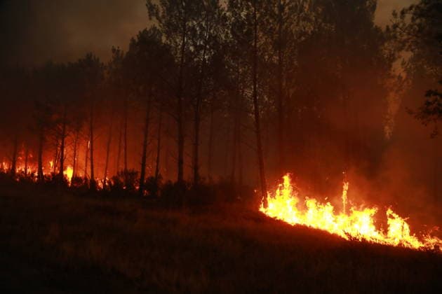 Firefighting operation continues as wildfire burns in Saint-Jean-d Illac, France SAINT-JEAN-D ILLAC, FRANCE - JULY 26: Firefighting operations continue as a wildfire burns near Saint-Jean-d Illac in southwestern France on July 26, 2026. Fire engines, heavy machinery and a firefighting helicopter are deployed to contain the blaze, while firefighters battle the fire on the ground. French Interior Minister Laurent Nunez warns that the situation remains highly unfavorable. Mohamad Salaheldin Abdelghani Alsayed Anadolu Saint-Jean-d Illac France. Editorial use only. Please get in touch for any other usage.  Copyright: x2026xAnadoluxMohamadxSalaheldinxAbdelghanixAlsayedx