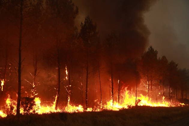 Firefighting operation continues as wildfire burns in Saint-Jean-d Illac, France SAINT-JEAN-D ILLAC, FRANCE - JULY 26: Firefighting operations continue as a wildfire burns near Saint-Jean-d Illac in southwestern France on July 26, 2026. Fire engines, heavy machinery and a firefighting helicopter are deployed to contain the blaze, while firefighters battle the fire on the ground. French Interior Minister Laurent Nunez warns that the situation remains highly unfavorable. Mohamad Salaheldin Abdelghani Alsayed Anadolu Saint-Jean-d Illac France. Editorial use only. Please get in touch for any other usage.  Copyright: x2026xAnadoluxMohamadxSalaheldinxAbdelghanixAlsayedx