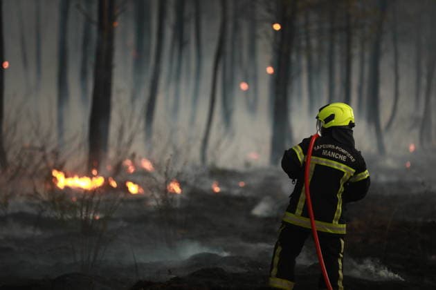 Firefighting operation continues as wildfire burns in Saint-Jean-d Illac, France SAINT-JEAN-D ILLAC, FRANCE - JULY 26: Firefighting operations continue as a wildfire burns near Saint-Jean-d Illac in southwestern France on July 26, 2026. Fire engines, heavy machinery and a firefighting helicopter are deployed to contain the blaze, while firefighters battle the fire on the ground. French Interior Minister Laurent Nunez warns that the situation remains highly unfavorable. Mohamad Salaheldin Abdelghani Alsayed Anadolu Saint-Jean-d Illac France. Editorial use only. Please get in touch for any other usage.  Copyright: x2026xAnadoluxMohamadxSalaheldinxAbdelghanixAlsayedx