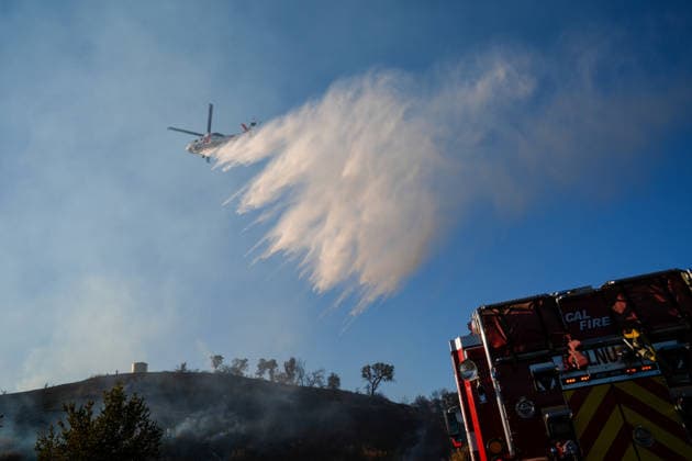 Mines Fire of wildfire continues in Santa Clara County of California SANTA CLARA COUNTY, CALIFORNIA - JULY 26: A fire helicopter drops water on burning areas as crews battle with wildfire named as Mines Fire in Santa Clara County, California on July 26, 2026. Tayfun Coskun Anadolu California United States. Editorial use only. Please get in touch for any other usage.  Copyright: x2026xAnadoluxTayfunxCoskunx