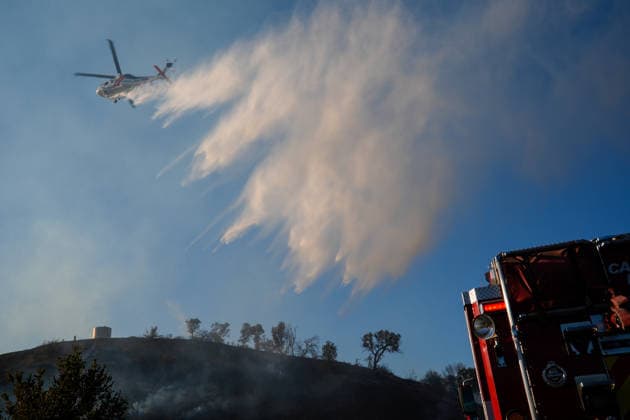 Mines Fire of wildfire continues in Santa Clara County of California SANTA CLARA COUNTY, CALIFORNIA - JULY 26: A fire helicopter drops water on burning areas as crews battle with wildfire named as Mines Fire in Santa Clara County, California on July 26, 2026. Tayfun Coskun Anadolu California United States. Editorial use only. Please get in touch for any other usage.  Copyright: x2026xAnadoluxTayfunxCoskunx