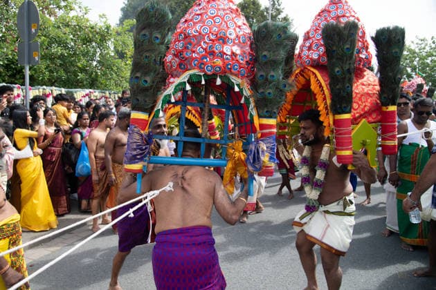 busswillige Taenzer , Kavadi, fuehren die Prozession,mit der Goettin Kmadchi an, Hinduistisches Tempelfest in Hamm, Sri Kamadchi Ampal Tempels in Hamm-Uentrop, 26.07.2026 *** Penitent dancers, known as Kavadi, lead the procession carrying the goddess Kamadchi at the Hindu temple festival in Hamm, at the Sri Kamadchi Ampal Temple in Hamm-Uentrop, July 26, 2026