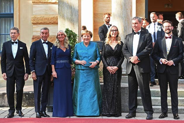 v.li:Joachim SAUER, Michel FRIEDMANN,Karin BAUMUELLER SOEDER, Angela MERKEL (Bundeskanzlerin a.D.), Katharina WAGNER,Markus SOEDER (Ministerpraesident Bayern und CSU Vorsitzender), Andreas ZIPPEL (OB Bayreuth), Eroeffnung der Bayreuther Richard Wagner Festspiele 2026, Roter Teppich am 25.07.2026. Gruener Huegel, *** From left: Joachim SAUER, Michel FRIEDMANN, Karin BAUMUELLER SOEDER, Angela MERKEL, former German Chancellor, Katharina WAGNER, Markus SOEDER, Minister-President of Bavaria and CSU Chairman, Andreas ZIPPEL, Mayor of Bayreuth, Opening of the 2026 Bayreuth Richard Wagner Festival, Red carpet on July 25, 2026, at the Green Hill,