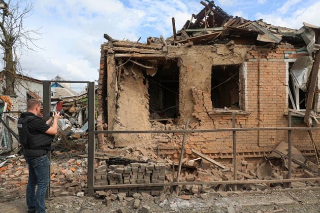 A police officer takes a picture of a house destroyed by a direct hit from a Russian S8000 Banderol cruise missile on a residential area in the Slobidskyi district, Kharkiv, Ukraine, July 26, 2026. A 40-year-old woman was killed in the attack, and 12 people were injured. In total, at least 22 private houses and power lines were damaged in the district. (Photo by Viacheslav Madiievskyi Ukrinform) Russians strike residential area in Kharkiv with Banderol missile  Copyright: xViacheslavxMadiievskyix