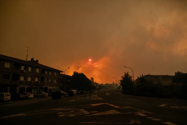 Forest Fires In La Adrada Avila, Spain A forest fire burns in La Adrada, Avila province, Spain, on an July 26, 2026. The Tietar Valley area and the surroundings of La Adrada (Avila) are affected by a joint forest fire crisis between the province of Avila and the Sierra Oeste region of Madrid. La Adrada - Avila MADRID Spain  Copyright: xDavidxCanalesx originalFilename: canalescarvajal-forestfi260725_npeFT.jpg