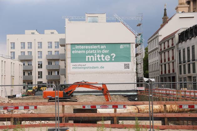 Die Baustelle für das neue Wohn- und Geschäftsviertel am Alten Markt in Potsdam, 26. Juli 2026. Baustelle Alter Markt Potsdam *** The construction site for the new residential and commercial district at the Alter Markt in Potsdam, July 26, 2026 Construction Site at the Alter Markt in Potsdam