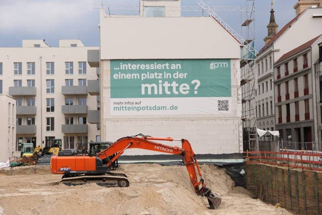 Die Baustelle für das neue Wohn- und Geschäftsviertel am Alten Markt in Potsdam, 26. Juli 2026. Baustelle Alter Markt Potsdam *** The construction site for the new residential and commercial district at the Alter Markt in Potsdam, July 26, 2026 Construction Site at the Alter Markt in Potsdam