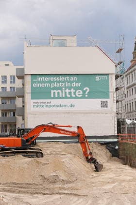 Die Baustelle für das neue Wohn- und Geschäftsviertel am Alten Markt in Potsdam, 26. Juli 2026. Baustelle Alter Markt Potsdam *** The construction site for the new residential and commercial district at the Alter Markt in Potsdam, July 26, 2026 Construction Site at the Alter Markt in Potsdam