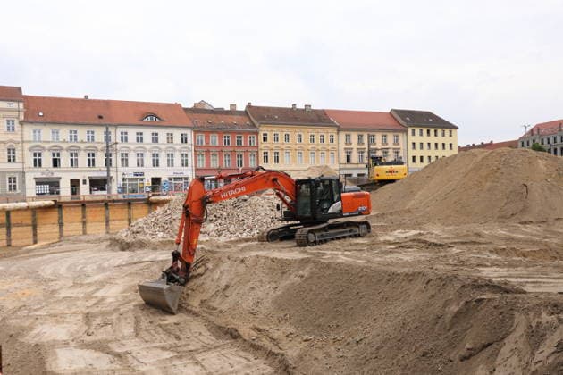 Die Baustelle für das neue Wohn- und Geschäftsviertel am Alten Markt in Potsdam, 26. Juli 2026. Baustelle Alter Markt Potsdam *** The construction site for the new residential and commercial district at the Alter Markt in Potsdam, July 26, 2026 Construction Site at the Alter Markt in Potsdam