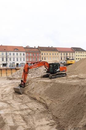 Die Baustelle für das neue Wohn- und Geschäftsviertel am Alten Markt in Potsdam, 26. Juli 2026. Baustelle Alter Markt Potsdam *** The construction site for the new residential and commercial district at the Alter Markt in Potsdam, July 26, 2026 Construction Site at the Alter Markt in Potsdam